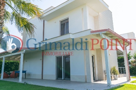 Foto Villa unifamiliare in Via Charles le corbusier 12, Lecce di 216 m²