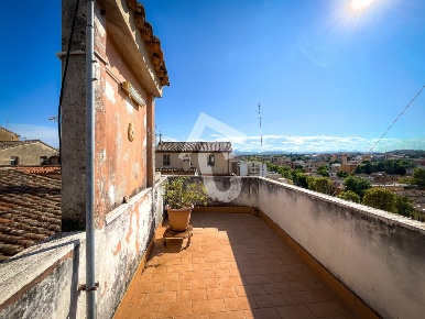 Foto Appartamento a Jesi Centro Storico di 164 m² con 6 locali in vendita
