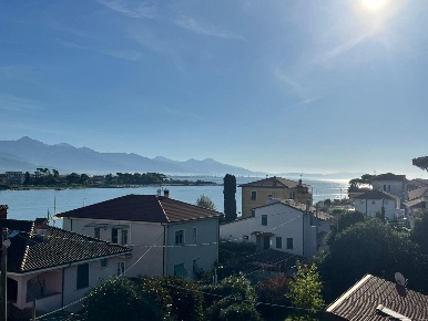 Foto Appartamento a Ameglia Bocca Di Magra di 120 m² con 5 locali