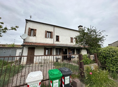 Foto Villa singola a Rovigo Rovigo Est di 200 m² con 7 locali in vendita