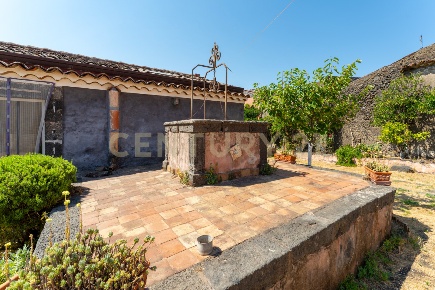 Foto Villa unifamiliare in Via Calvario 43, Mascalucia Centro di 322 m²