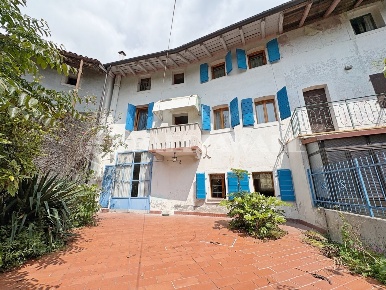 Foto Case semi ndipendenti a Budoia Centro di 186 m² con 5 locali