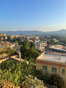 Foto Appartamento a Frosinone Centro di 150 m² con 6 locali in affitto