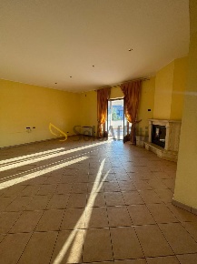 Foto Appartamento a Ceccano Centro di 230 m² con 6 locali in affitto