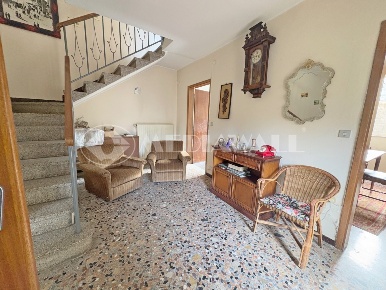 Foto Case semi ndipendenti a Budoia Centro di 208 m² con 7 locali