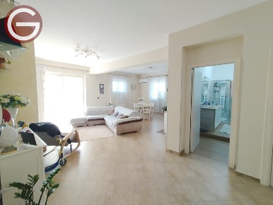 Foto Appartamento a Taurianova Centro di 144 m² con 6 locali in vendita