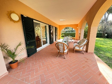 Foto Casa indipendente a Massa Ronchi - Poveromo di 170 m² con 9 locali