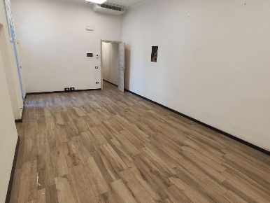 Foto Ufficio a Lucca Pontetetto - Sorbano del Giudice di 280 m² in affitto