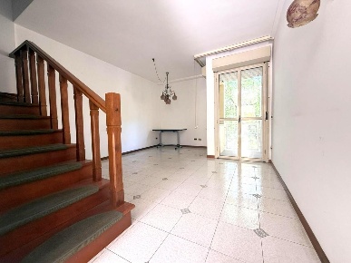 Foto Appartamento a Pontedera Oltrera di 105 m² con 5 locali in vendita