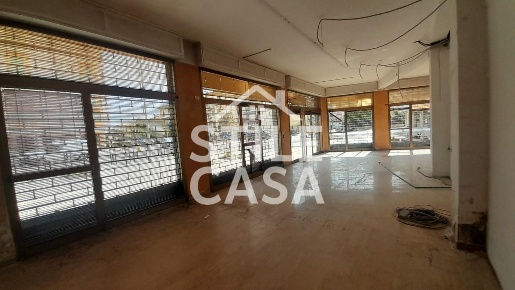 Foto Locale commerciale a Castelfranco di Sotto Centro di 200 m² in vendita