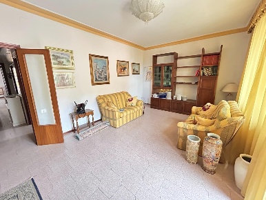 Foto Appartamento a Ponsacco Centro di 110 m² con 5 locali in vendita