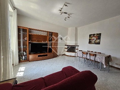 Foto Appartamento a Carrara Avenza di 88 m² con 4 locali in vendita