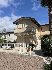 Foto Appartamento a Massa Marina di Massa Centro di 30 m² con 2 locali