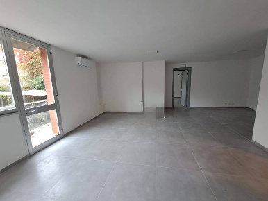 Foto Ufficio a Massa Marina di Massa Centro di 75 m² con 2 locali