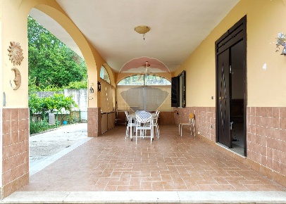 Foto Villa unifamiliare in via Paradiso, Limatola Centro di 340 m²