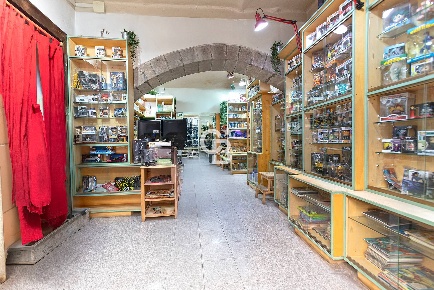 Foto Locale commerciale in Via Macel Gattesco, Viterbo di 100 m² in vendita