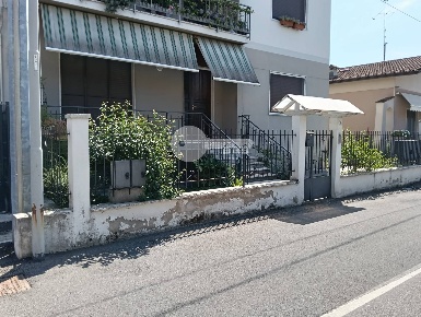 Foto Appartamento in Via Petrarca, Ghedi Centro di 140 m² con 4 locali