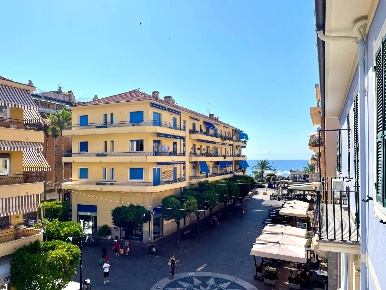 Foto Appartamento in Via Mazzini, Pietra Ligure di 79 m² con 5 locali