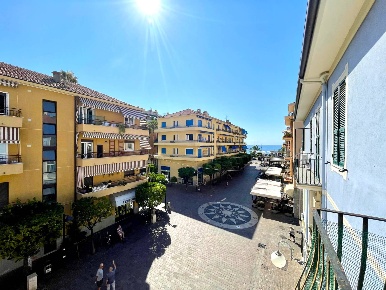 Foto Appartamento in Via Mazzini, Pietra Ligure di 79 m² con 5 locali