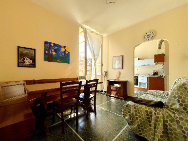 Foto Appartamento in Via Mazzini, Pietra Ligure di 79 m² con 5 locali