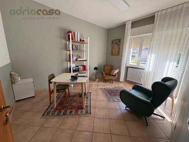 Foto Ufficio in via cortemaggiore, Riccione Parco di 60 m² con 3 locali