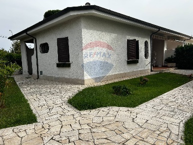 Foto Villa singola a Ardea Colle Romito di 118 m² con 4 locali in vendita
