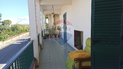 Foto Casa indipendente a Chiaramonte Gulfi Roccazzo di 384 m² con 6 locali