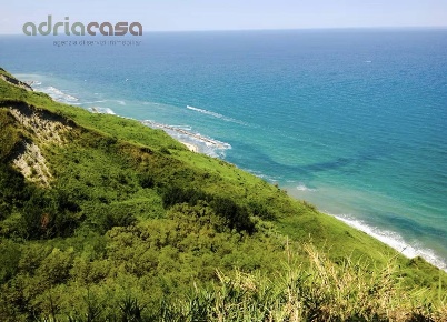 Foto Appartamento in Strada della Vallugola, Gabicce Mare di 100 m²