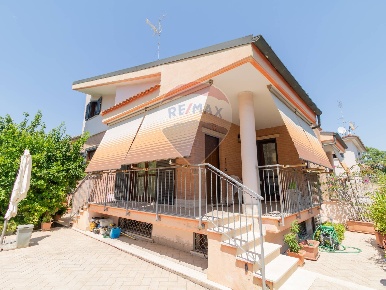 Foto Villa bifamiliare in Via Realmonte, Roma Borghesiana di 140 m²