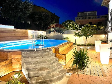 Foto Villa singola a San Vincenzo Centro di 370 m² con 10 locali in vendita