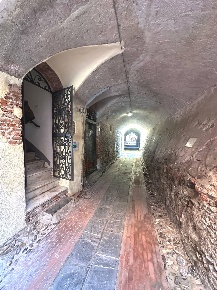 Foto Attività commerciale in vico del centa, Albenga Centro di 160 m²