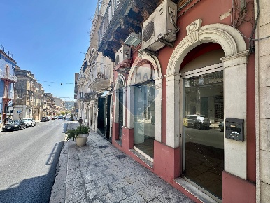 Foto Locale commerciale in Corso Italia, Ragusa Centro di 52 m² in vendita