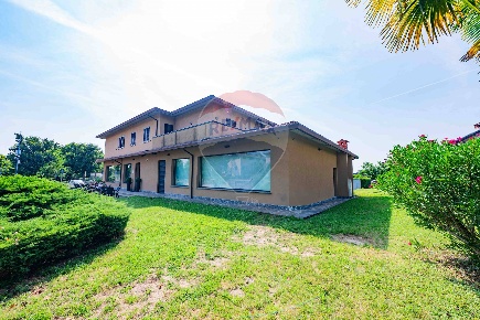 Foto Locale commerciale in IV NOVEMBRE, Lallio di 167 m² con 1 locali