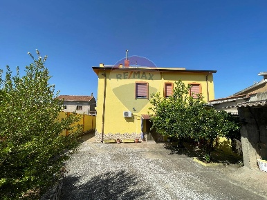 Foto Casa indipendente in via Santa Barbara, Serrenti di 244 m² in vendita