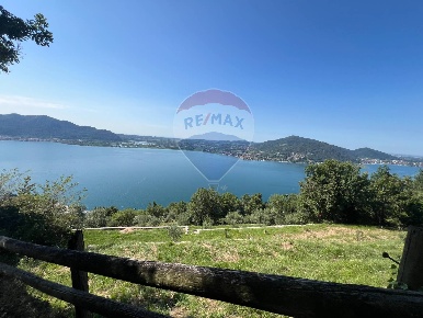 Foto Terreno agricolo a Predore di 11000 m² in vendita