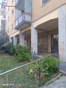 Foto Locale commerciale in Via Betulle, Cesano Boscone Centro di 36 m²