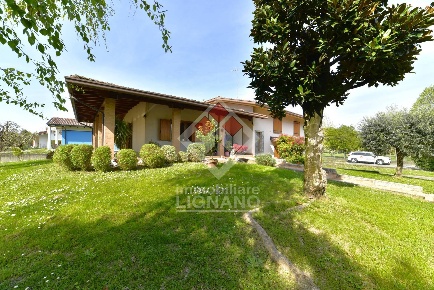 Foto Villa singola a San Michele al Tagliamento di 300 m² con 8 locali
