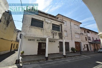 Foto Locale commerciale in Corso Italia, Palazzolo Vercellese di 600 m²