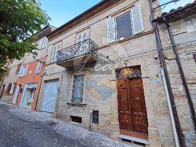 Foto Case semi ndipendenti in VIA S. MARTINO, Montegiorgio Centro di 235 m²