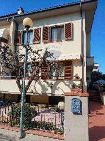 Foto Villa bifamiliare a Massa e Cozzile Margine Coperta Traversagna