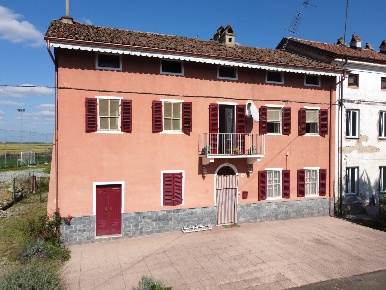 Foto Casa indipendente in Piazza Vittorio Veneto, Ronsecco di 300 m²