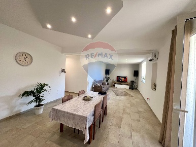 Foto Villa singola in Via Gurrino, Carini Centro di 217 m² con 6 locali