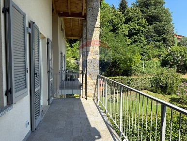 Foto Appartamento in San Francesco, Monguzzo di 120 m² con 4 locali