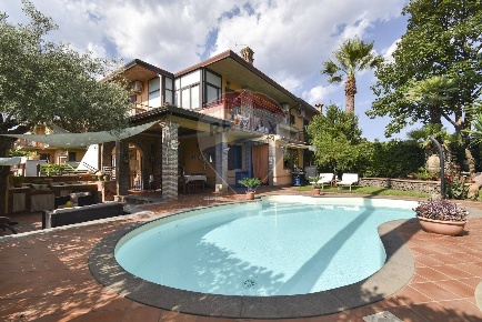 Foto Villa a schiera in via S. Crocifisso, Mascalucia Centro di 163 m²