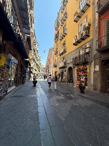 Foto Attività commerciale in Via Chiaia, Napoli Monte di Dio di 80 m²