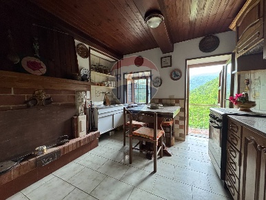 Foto Case semi ndipendenti in VIA PER FOCCHIA, Pescaglia di 135 m²