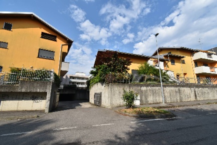 Foto Box in Via Turati, Bernareggio Centro di 34 m² con 1 locali in affitto