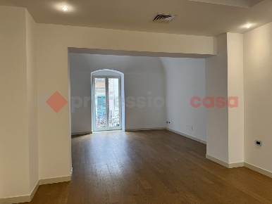Foto Appartamento in Via ACCLAVIO 28, Taranto Borgo di 150 m² con 4 locali