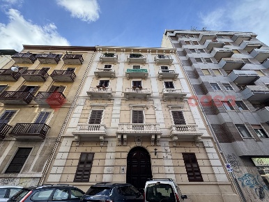Foto Appartamento in Corso Umberto 78, Taranto Borgo di 318 m² con 8 locali