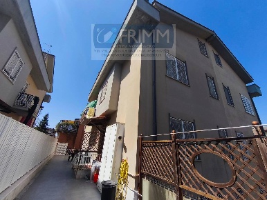 Foto Villa a schiera in VIA CAPRILE, Roma Casalotti di 200 m² con 5 locali